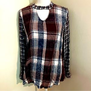 5/$20!Maurices keyhole neck plaid distressed long sleeve top L